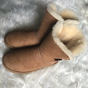 UGG Bailey Button Winter Boots Size 7 Chestnut